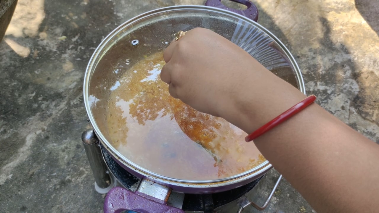 Placing lid on cooking pan