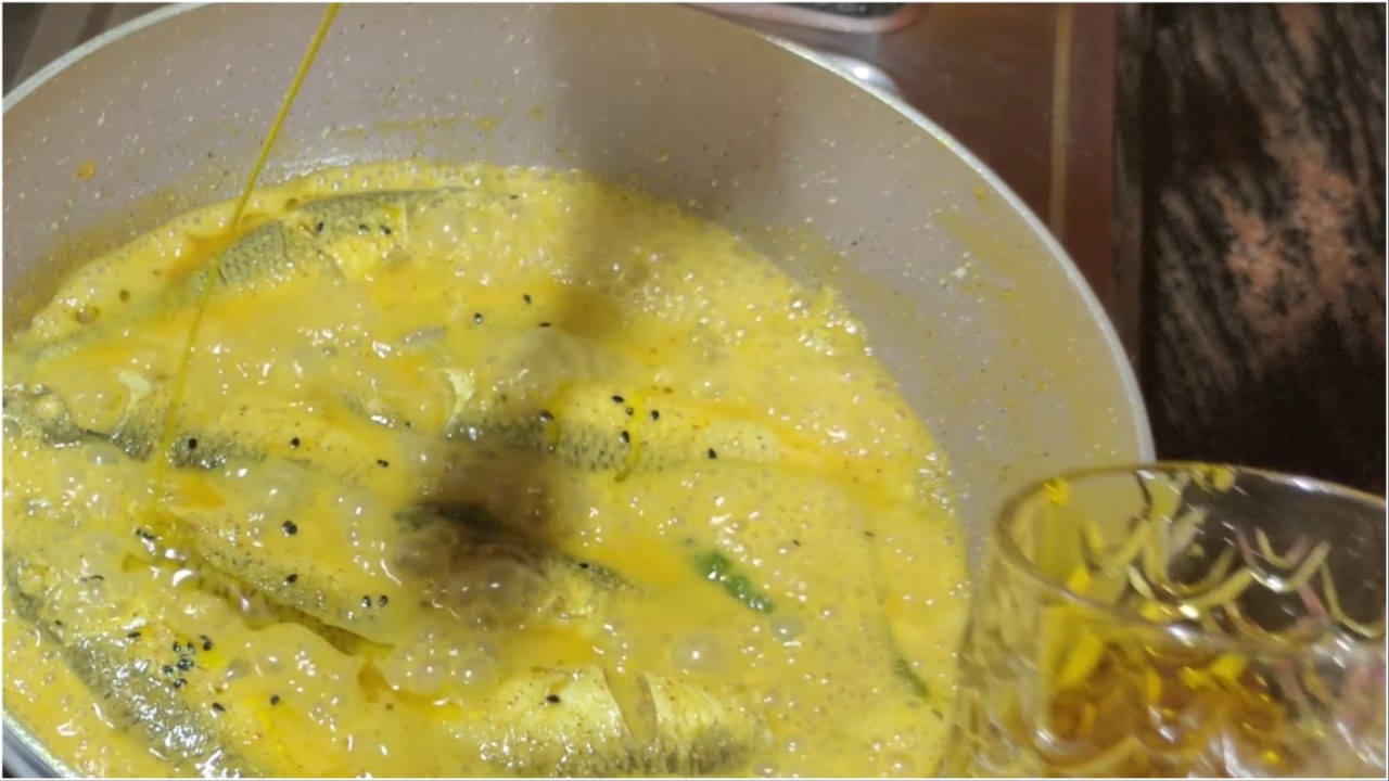 Adding mustard oil on fish mustard