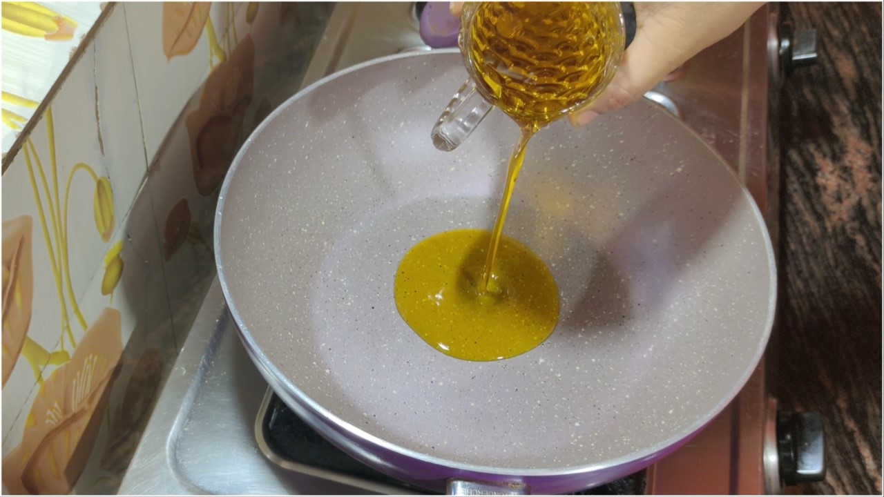 Pour oil in a cooking pan