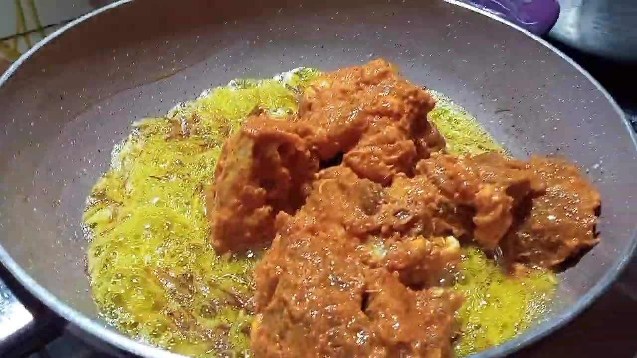 Adding marinated mutton to the pan