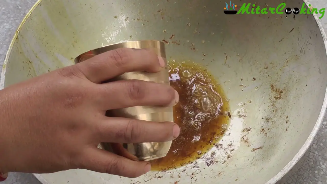 Adding some oil to the wok