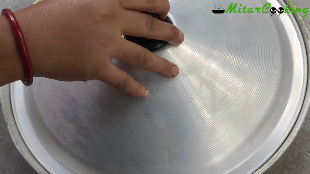 Covering the wok with a lid
