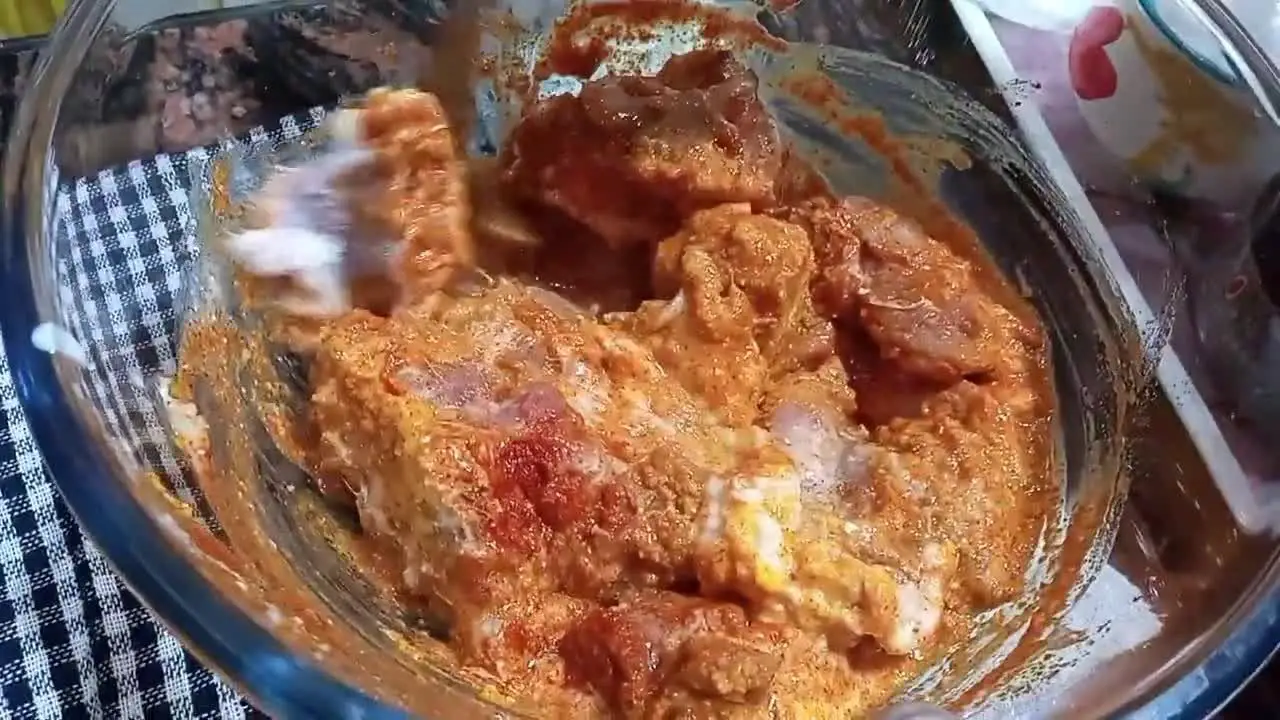 Letting marinated mutton to rest