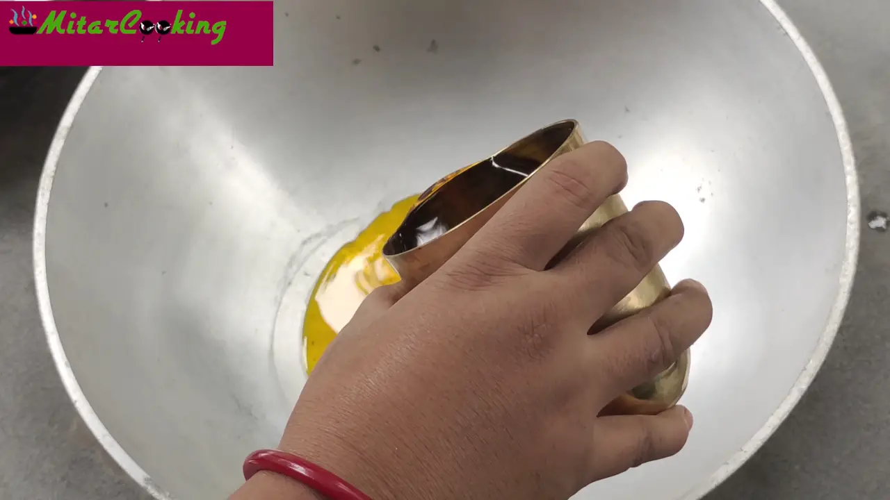 Pouring oil into the wok