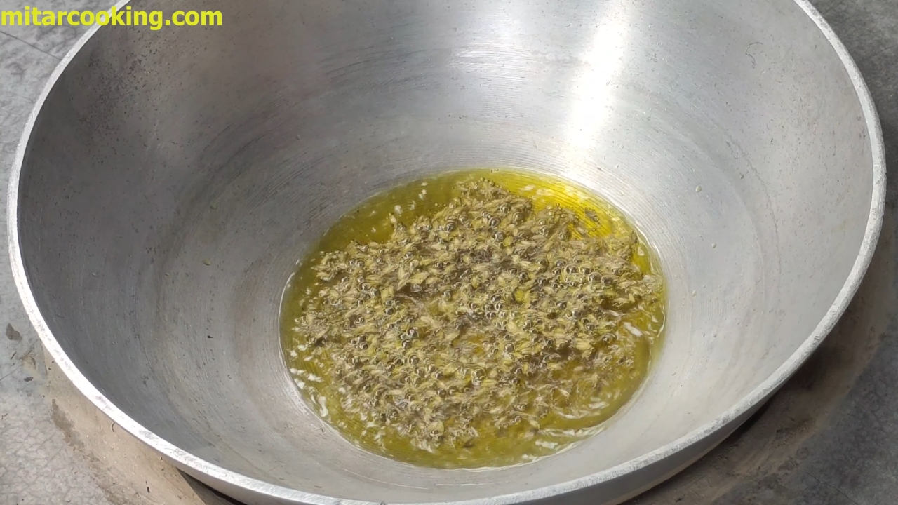 Adding cumin seeds to the smoking oil