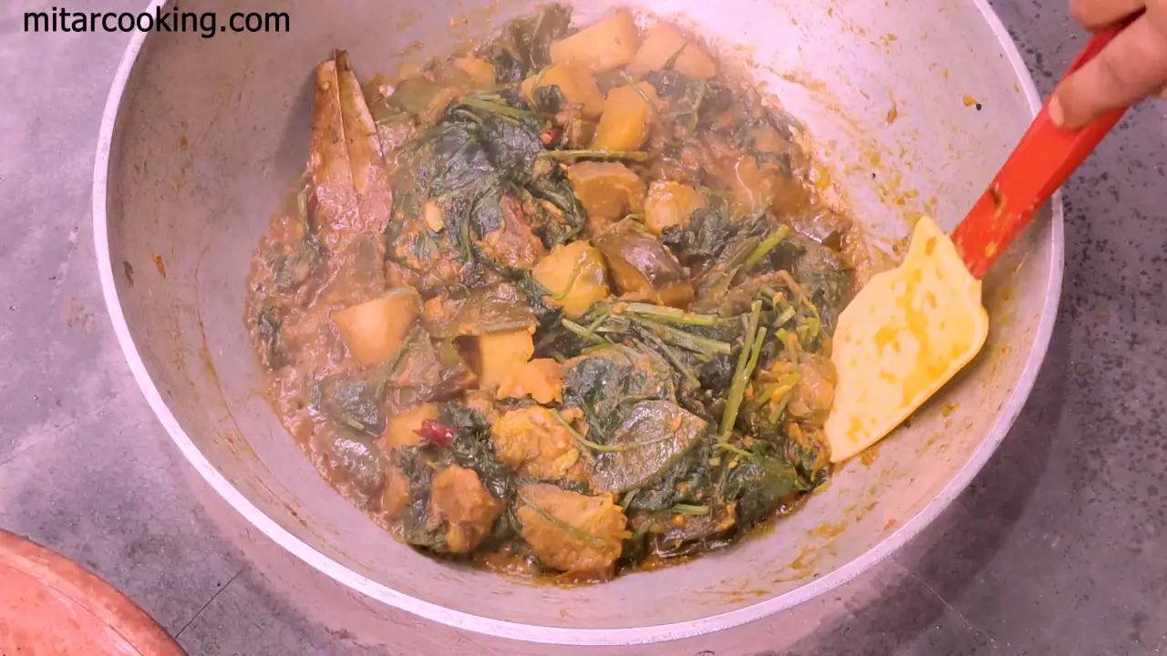 Ilish Macher Matha Diye Palong Shak is ready
