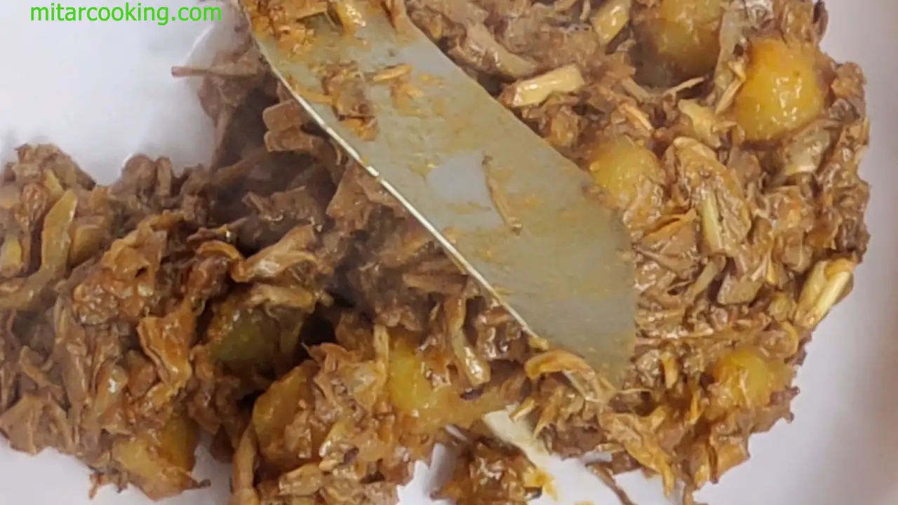 Transferring mocha chingri into a bowl