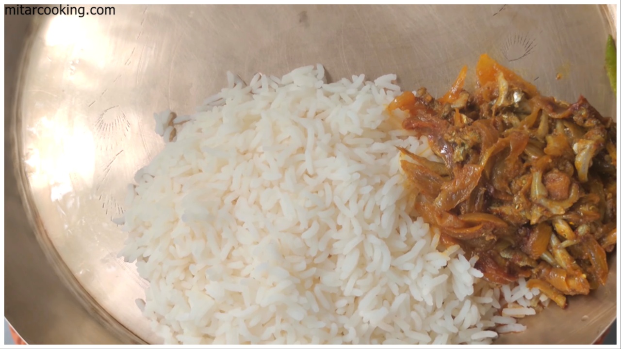Serving Chuno Macher Jhal with rice