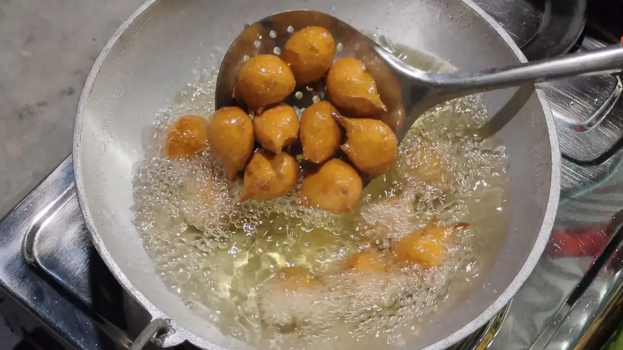 Fry taler bora till it is golden brown and strain