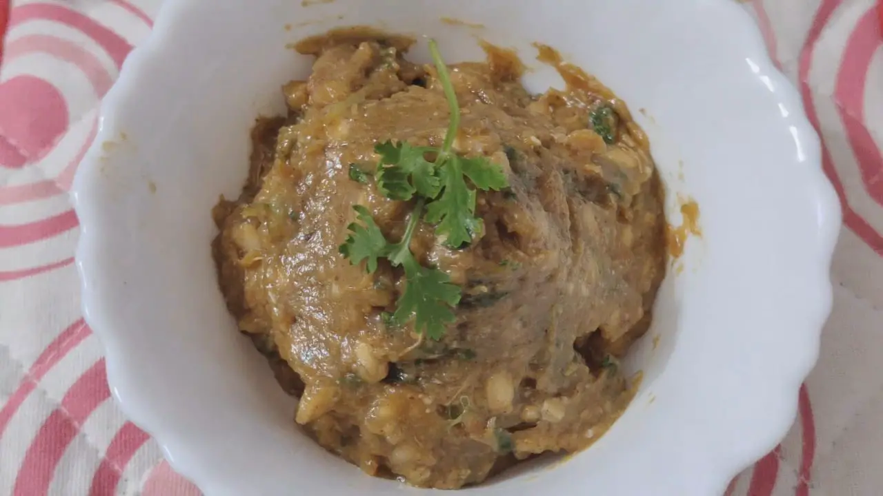 Pour second Kodbel Makha in a bowl