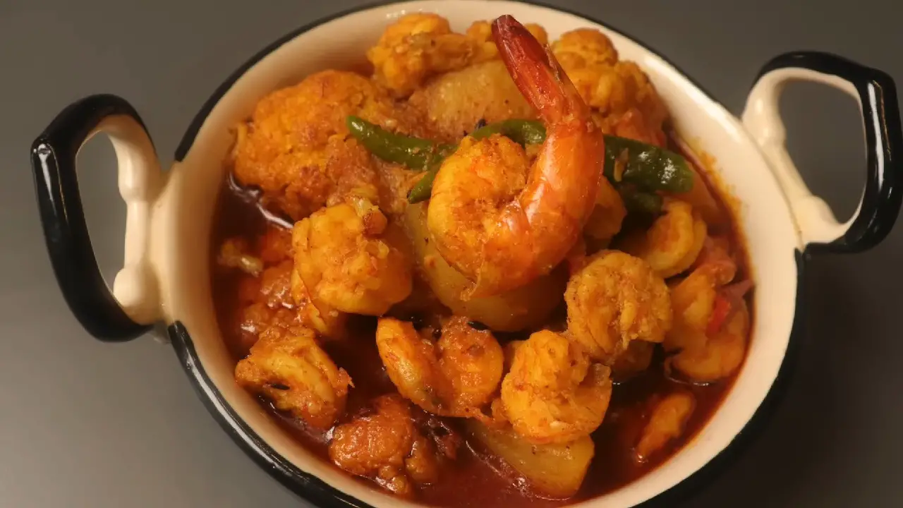 Phulkopi Aloo Diye Chingri