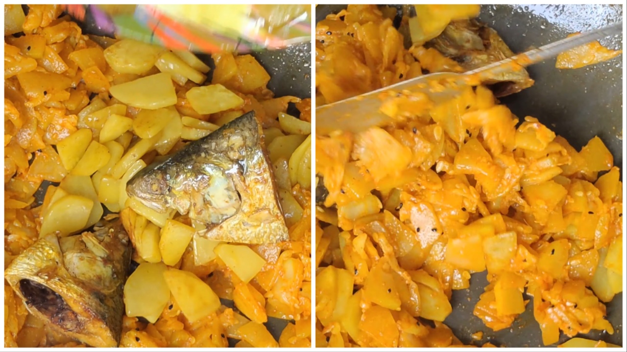 Add fish heads & potatoes in ash gourd step by step