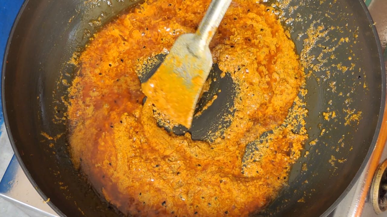 Continue stirring masala paste
