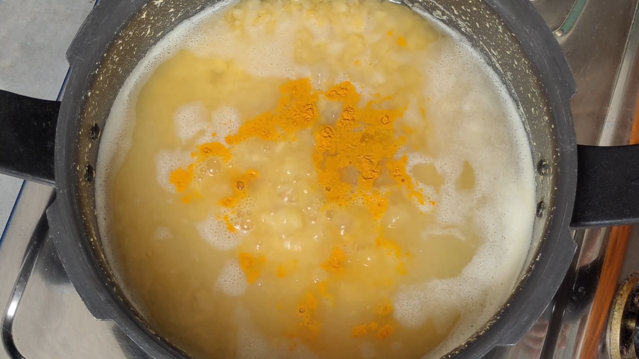Adding turmeric powder