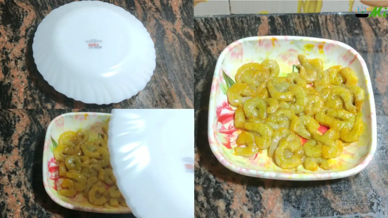 change of color in the prawns