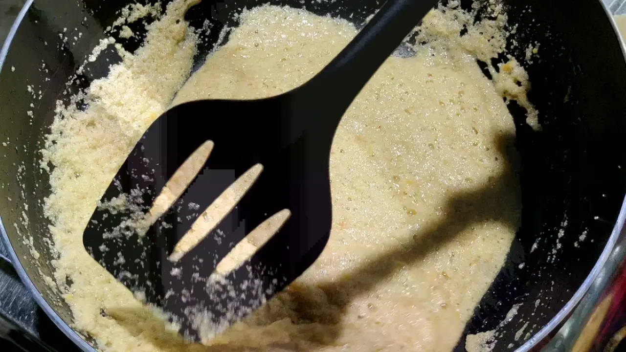 Mixing gram flour with suji