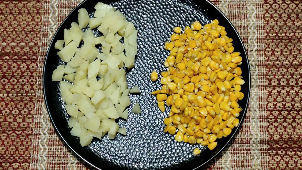 Boiled corn and potatoes are ready now