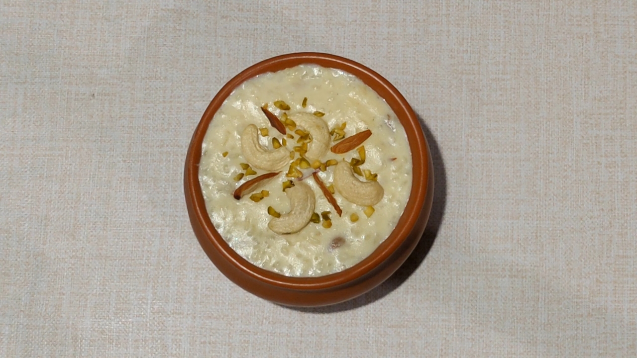Transferring rice kheer in bowls and garnishing with nuts and raisins