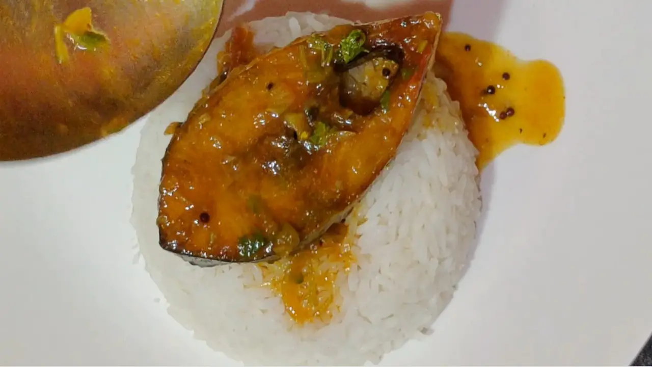 Serving Ilish Macher Jhol with steamed rice