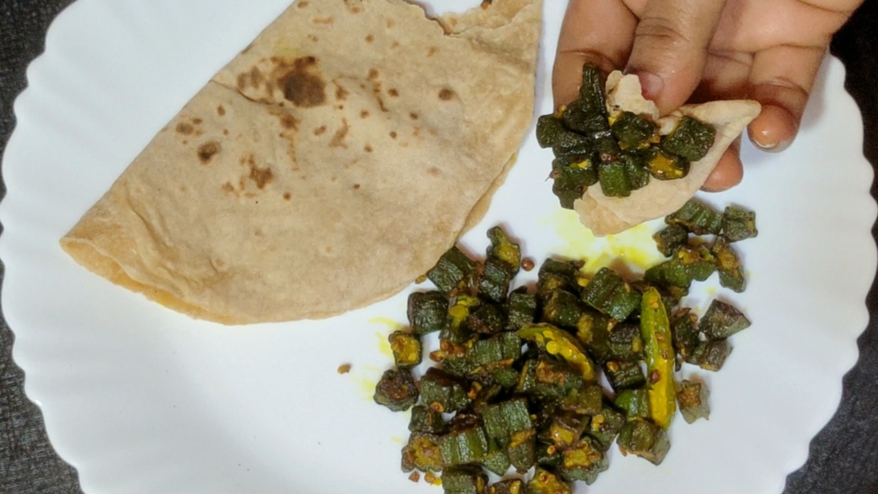 Serving Bhindi Bhaja with roti