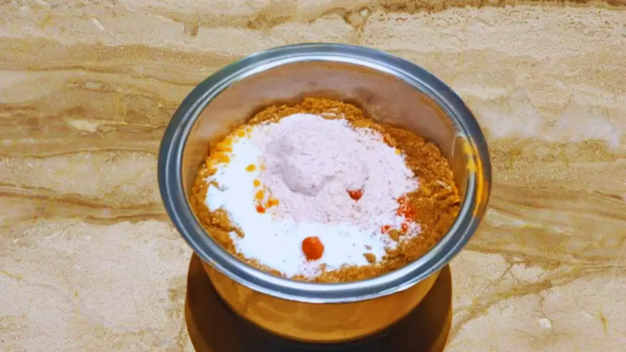 Adding 1 tsp of normal table salt and 1 tsp of black salt to the content in the grinder