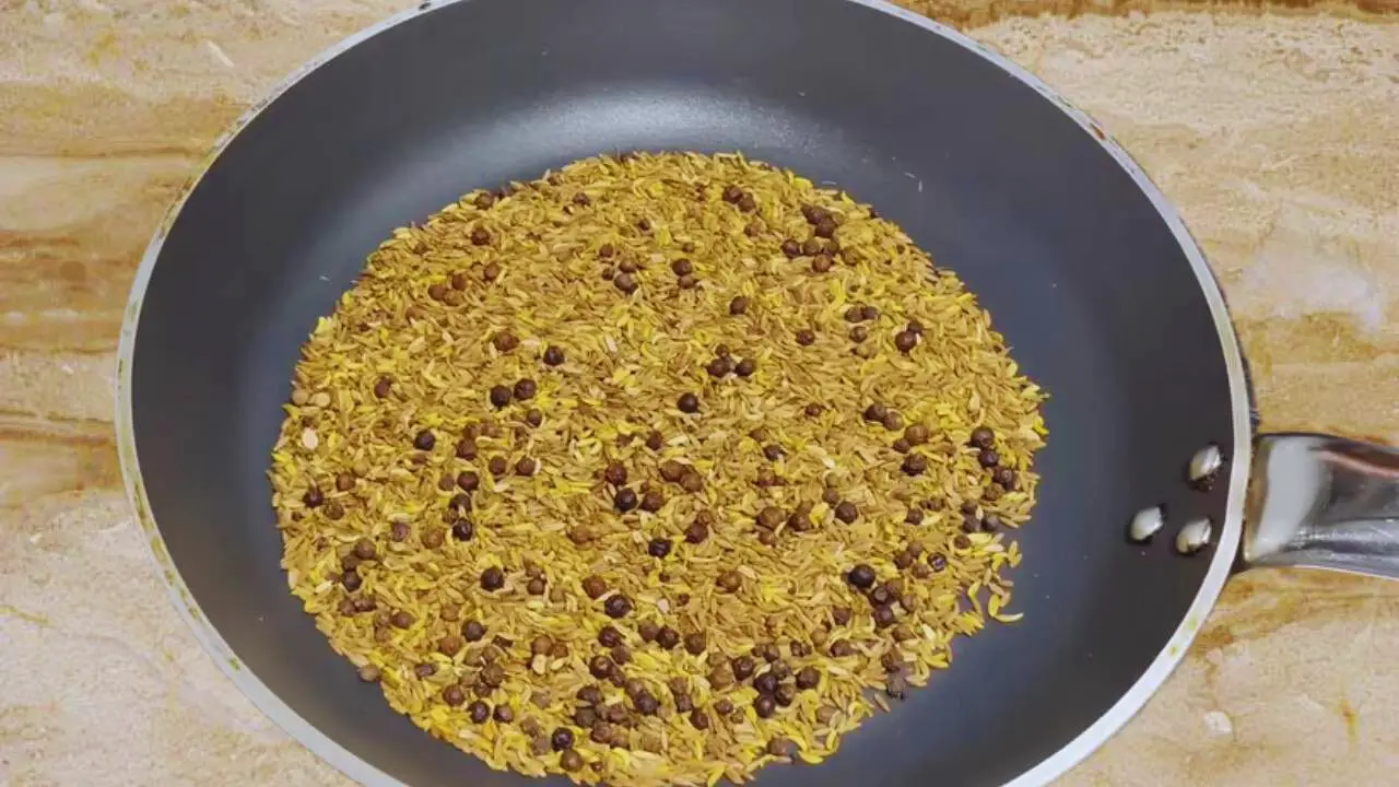 Crushing the roasted spices roughly