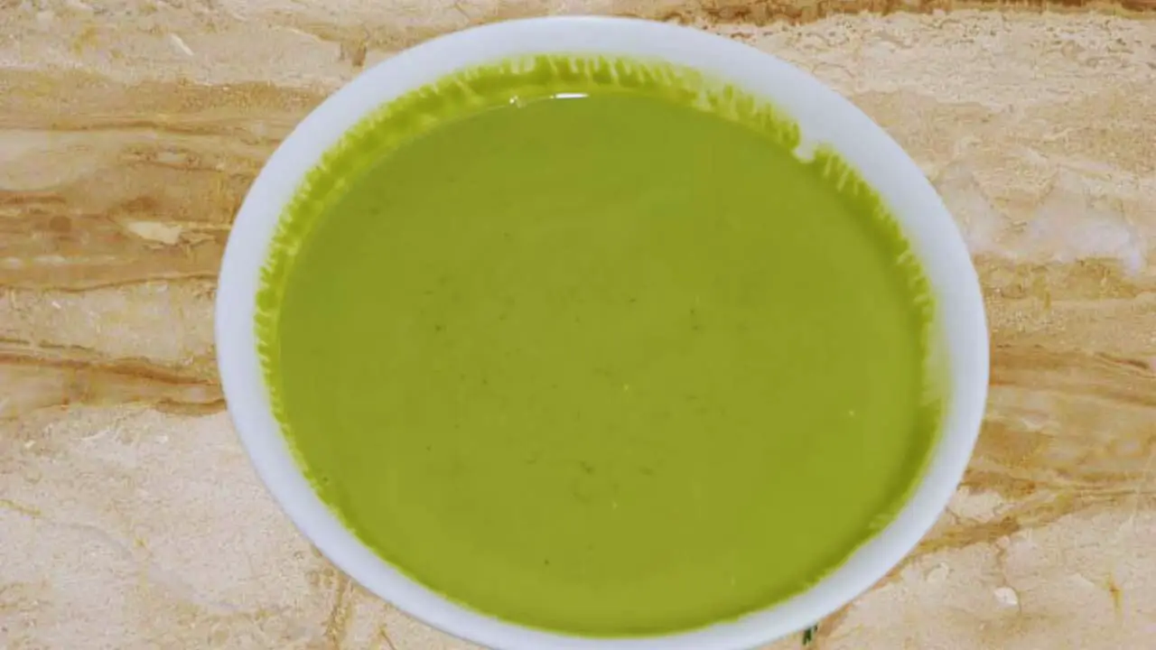 Green coriander-pudina chutney for dahi vada