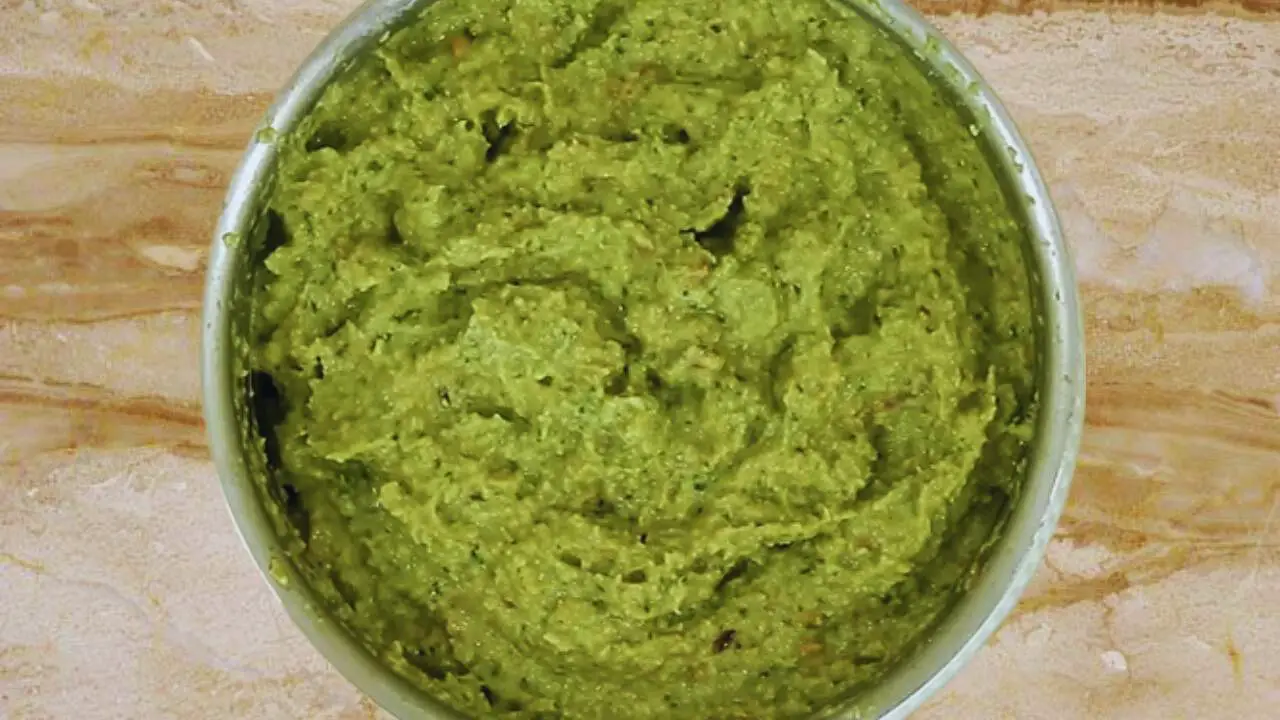 Grinding the ingredients to a paste