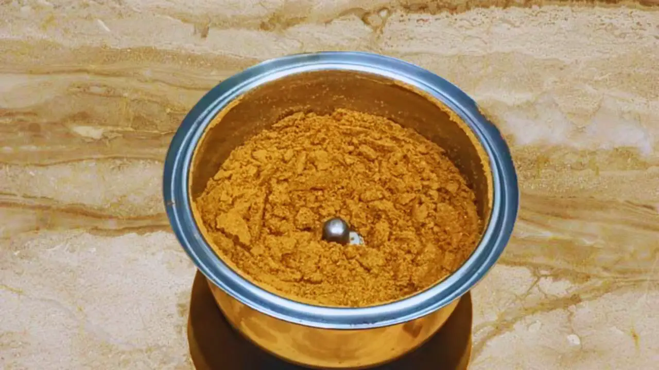 Grinding the spices to a fine powder
