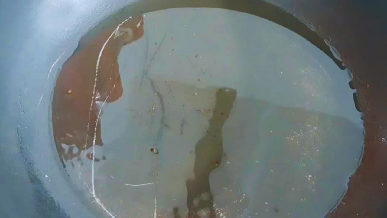 Putting about 5 tbsp of white oil in frying pan