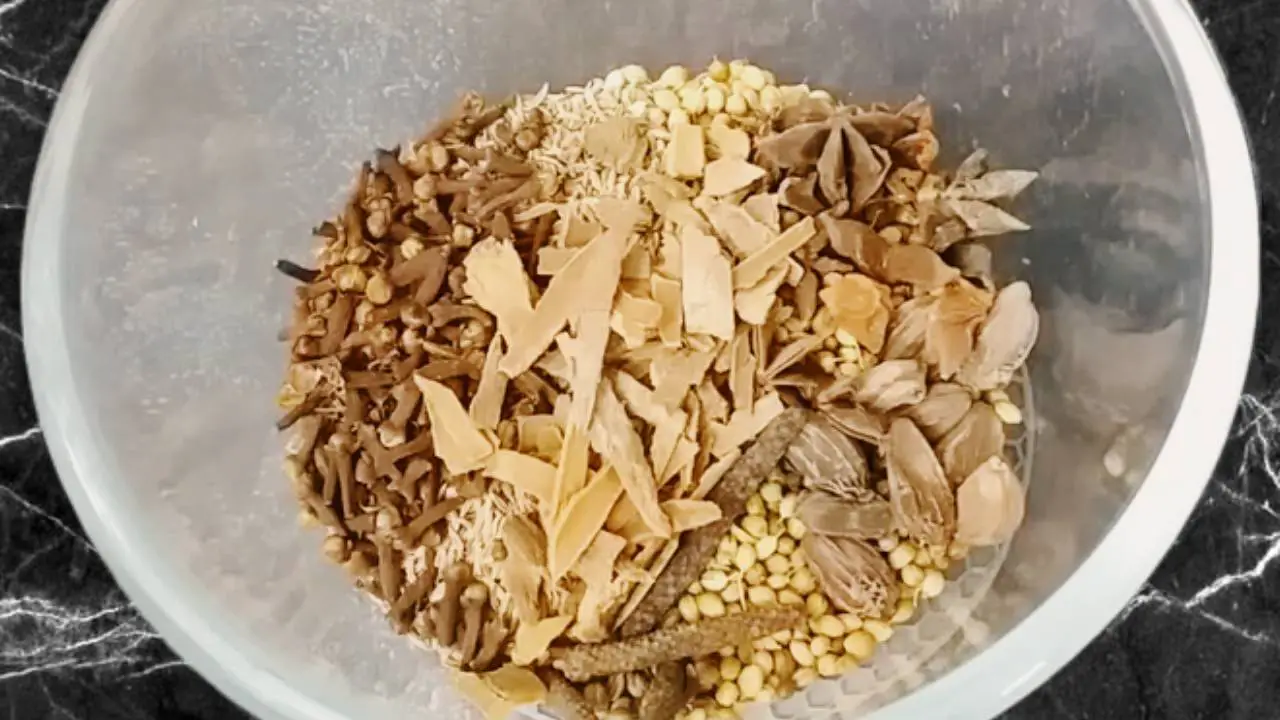 Including 1 tbsp of small cinnamon sticks