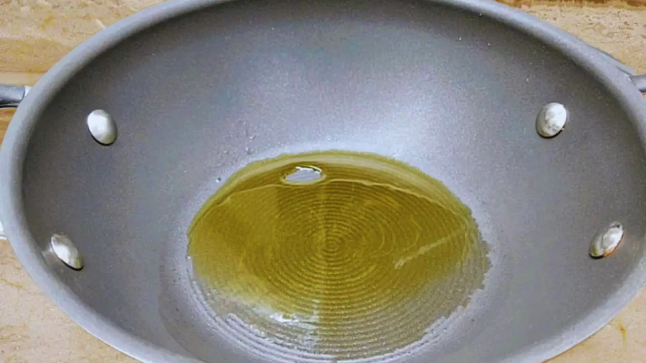 Putting 1 tsp of mustard