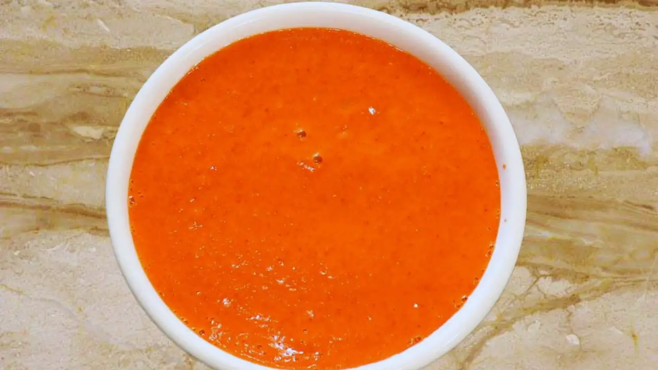 Red chutney for dhokla is ready