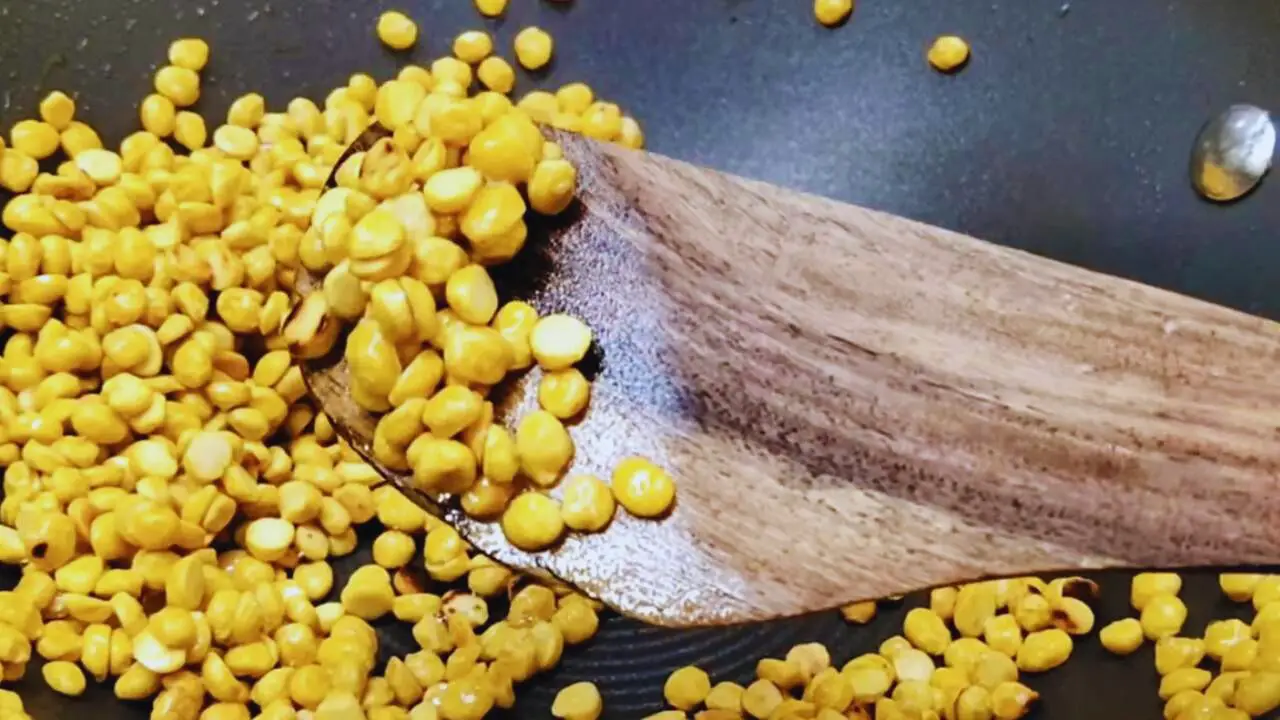 Split chickpea fried nicely