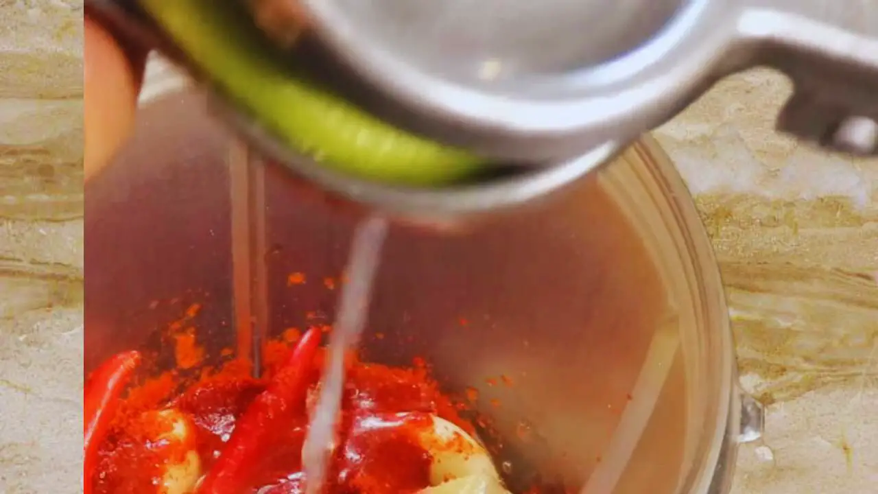 Squeezing 1 tbsp of fresh lemon juice