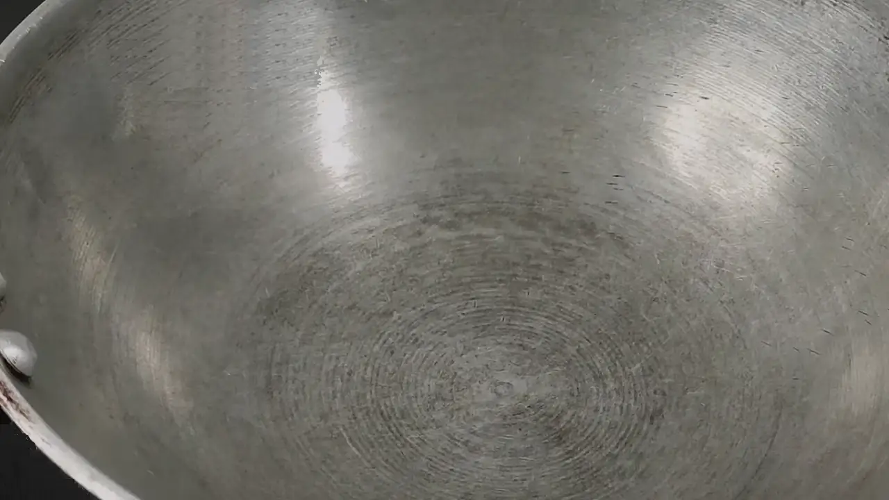 Heating wok