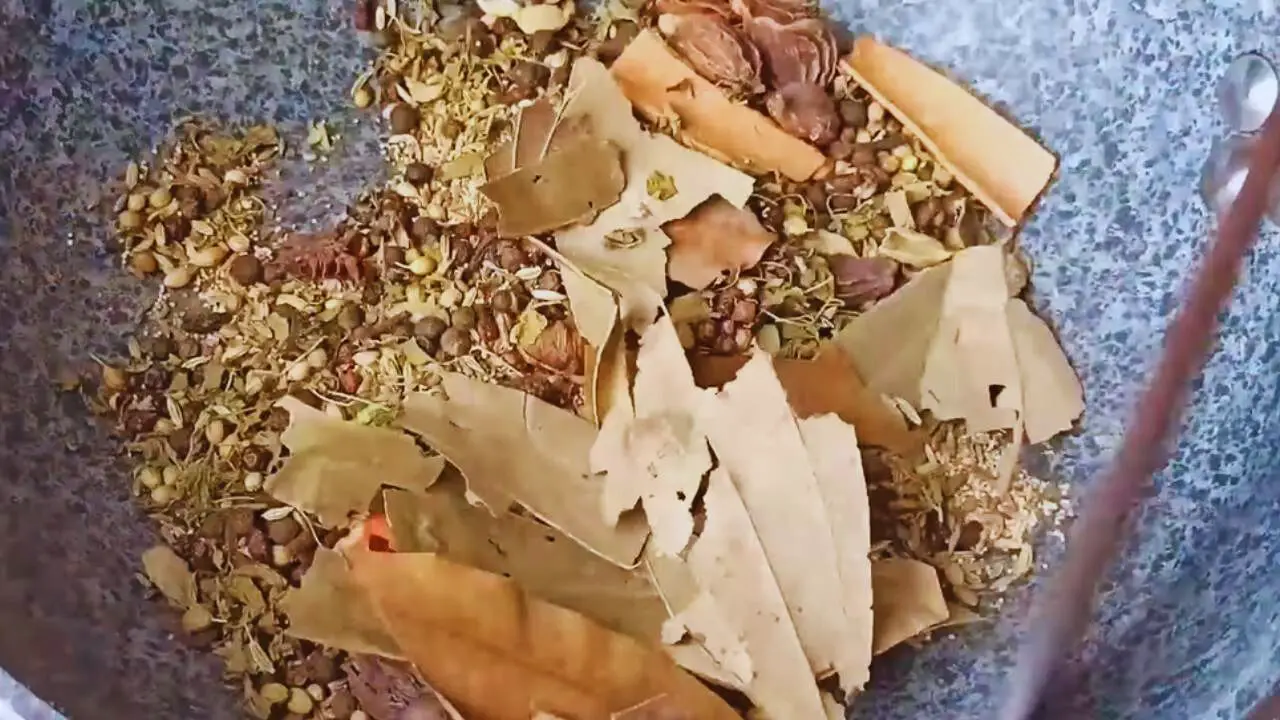 Adding 6 medium-sized pieces of bay leaves