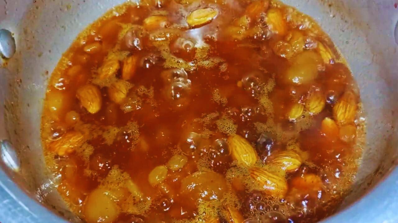 Apricot chutney gaining a thick consistency