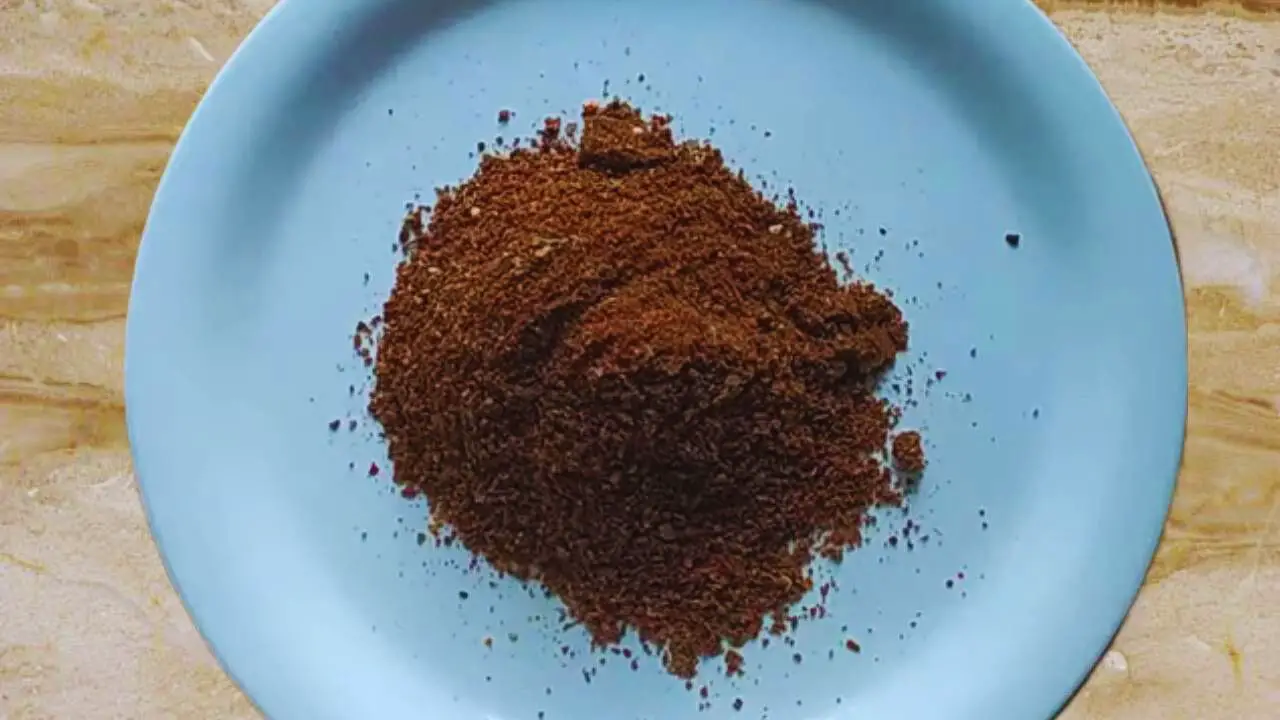 Pouring the finely ground spices onto a plate