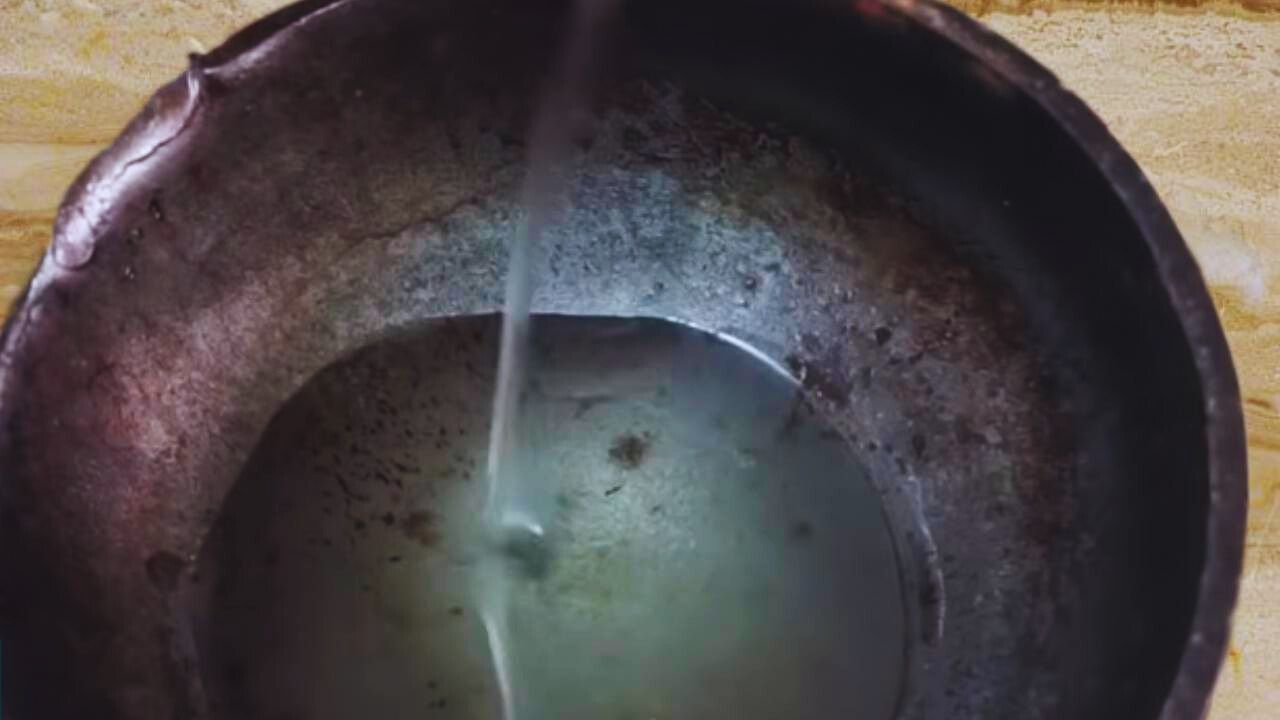Pour 2 tbsp of white cooking oil