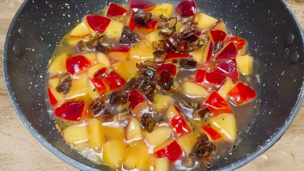 Added 30 gm of diced and deseeded dates to the pan
