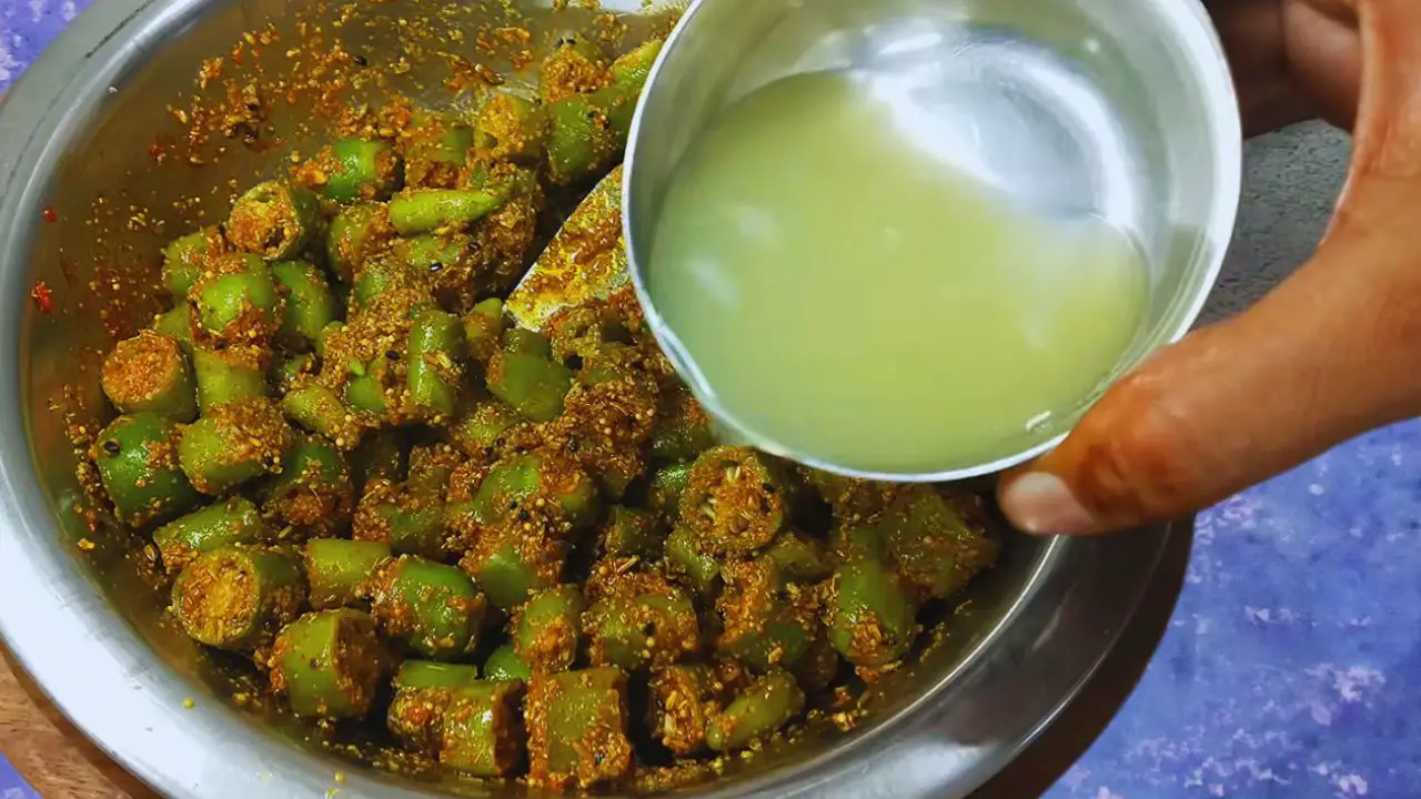 Adding 4 tbsp lime juice into the mixture