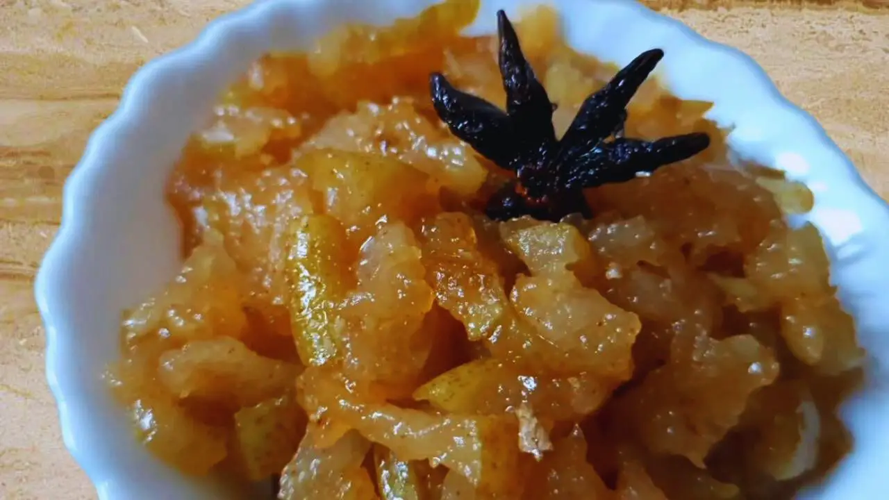 Delicious pear chutney is ready