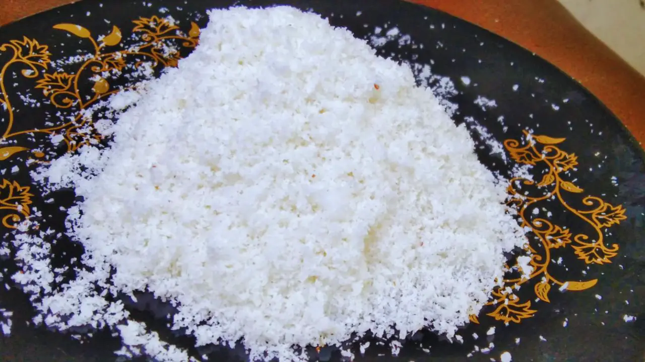 Dry coconut powder is ready