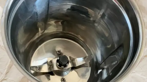 Dry grinder