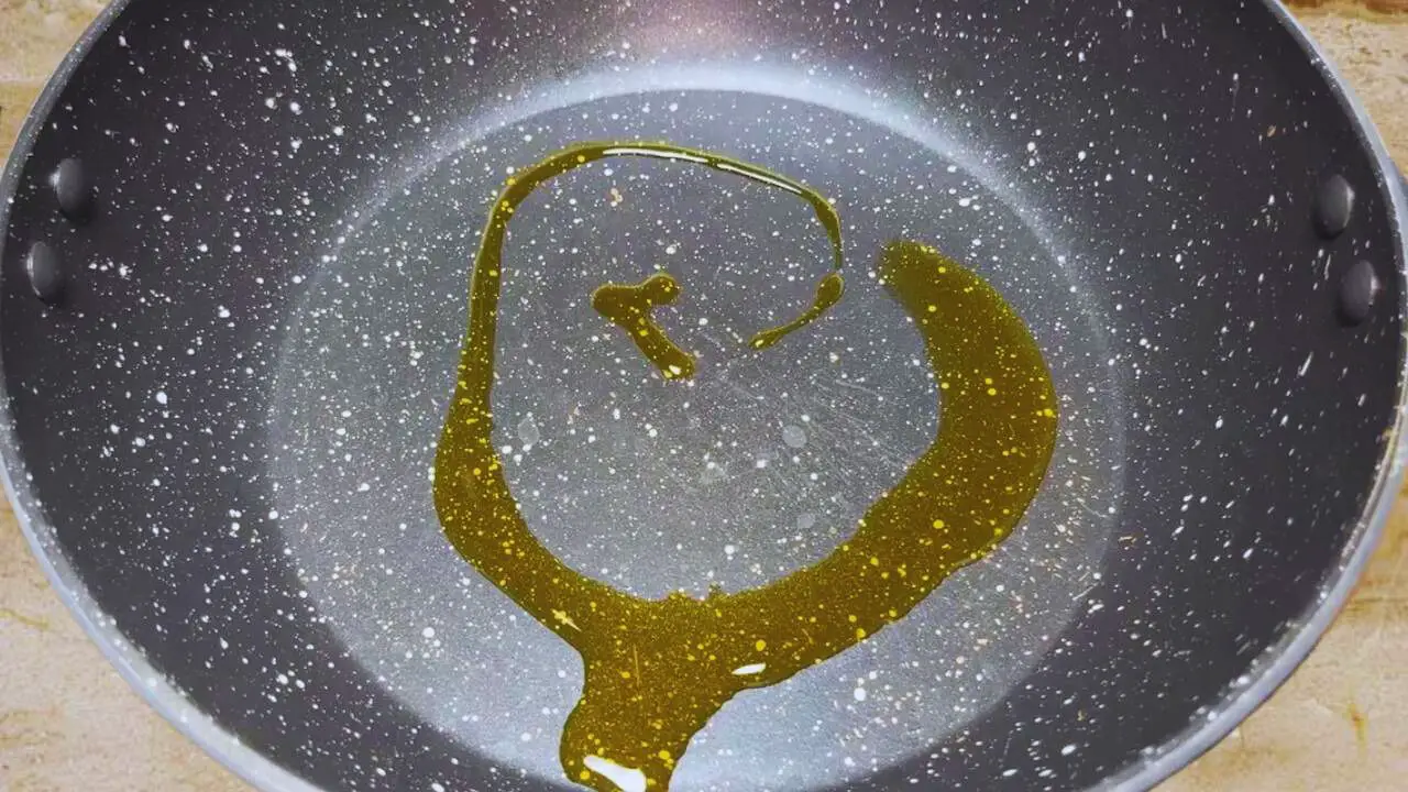 Added ½ tbsp of mustard oil in frying pan