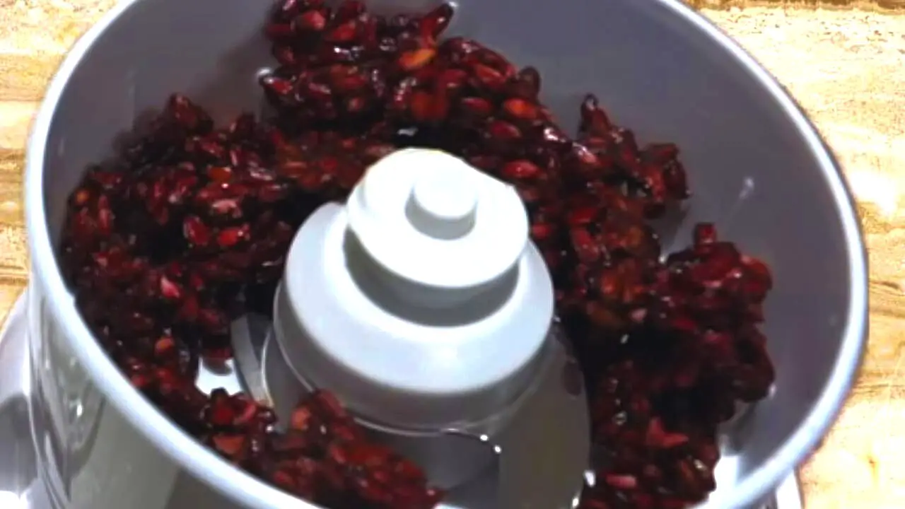 Pomegranate seeds in grinder to make the powder