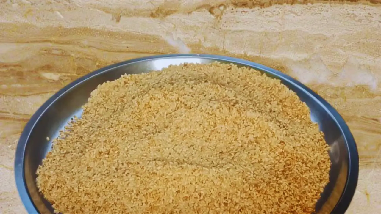 Transferred the roasted sesame seeds from the hot wok to a plate