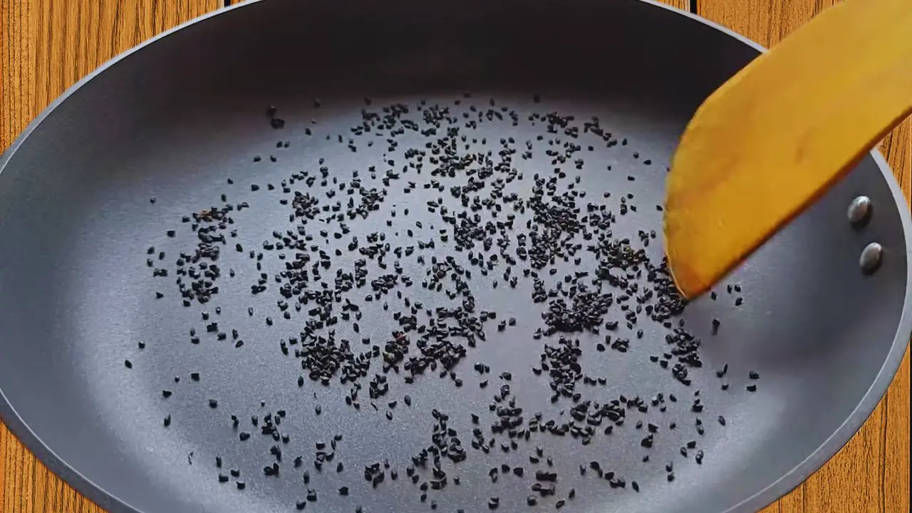 Sautéing 1 tsp nigella seeds
