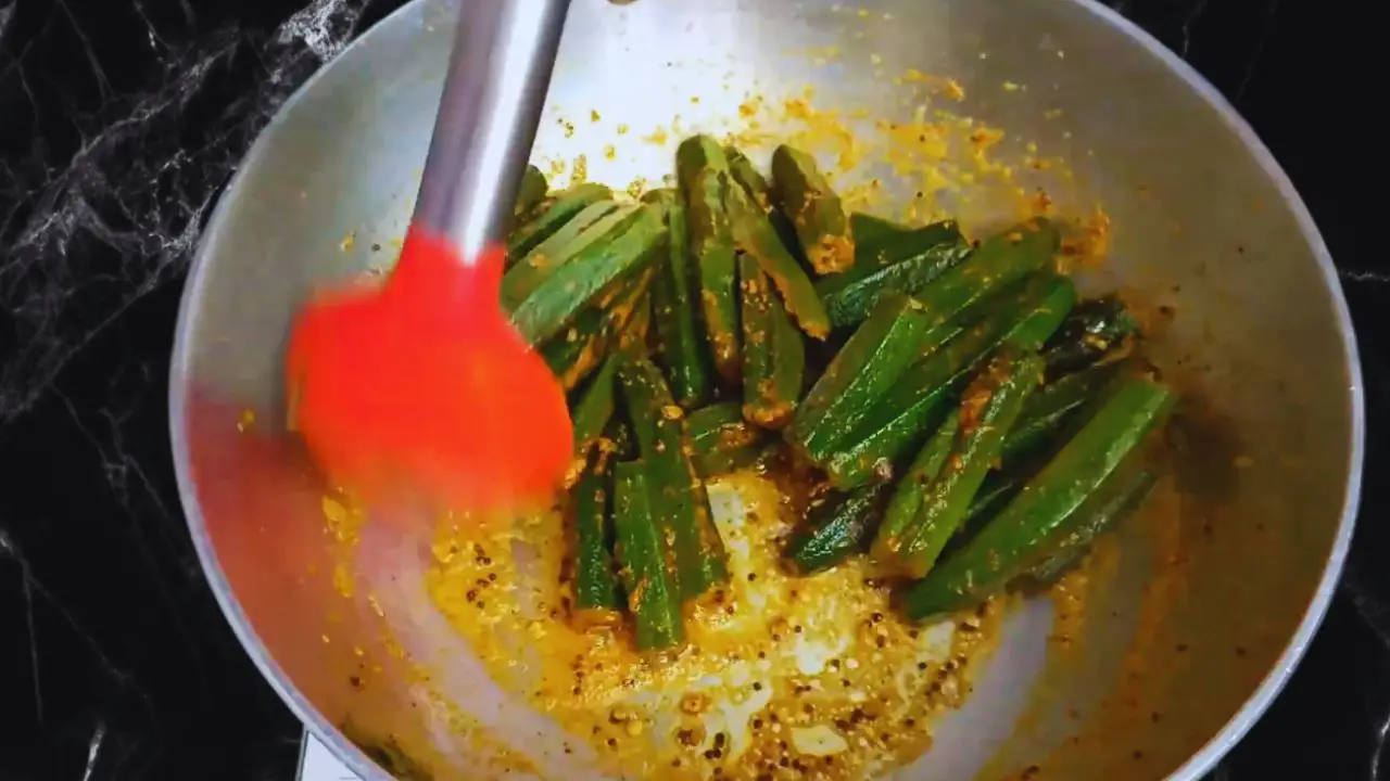 Uncover and stir-frying